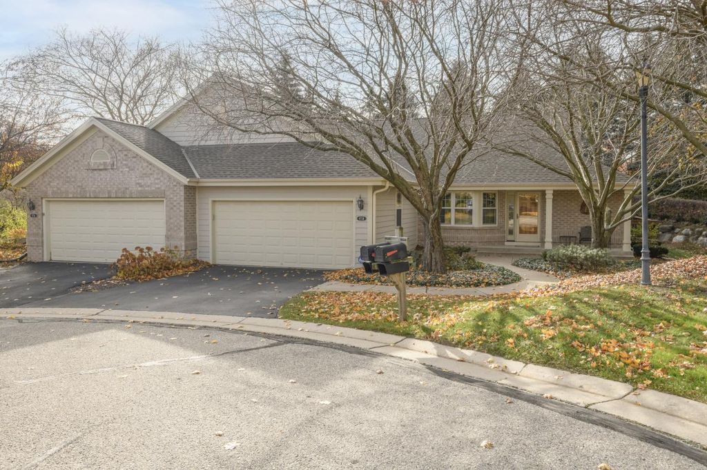 Photo of 675 Charleston COURT #B, Brookfield, WI 53045 (MLS # 1943201)