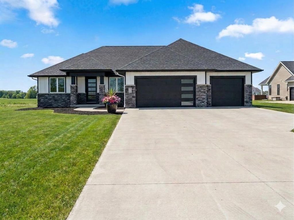 Photo of 302 Kerrigan DRIVE, Wrightstown, WI 54180 (MLS # 50319908)