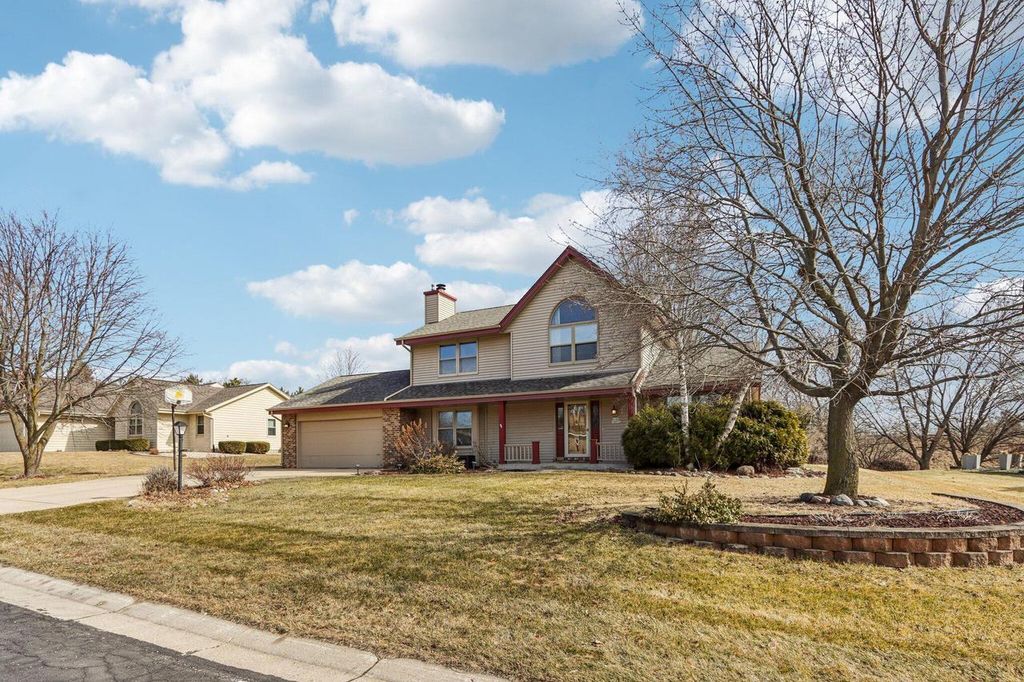 Photo of W142N10472 Magnolia DRIVE, Germantown, WI 53022 (MLS # 1955287)