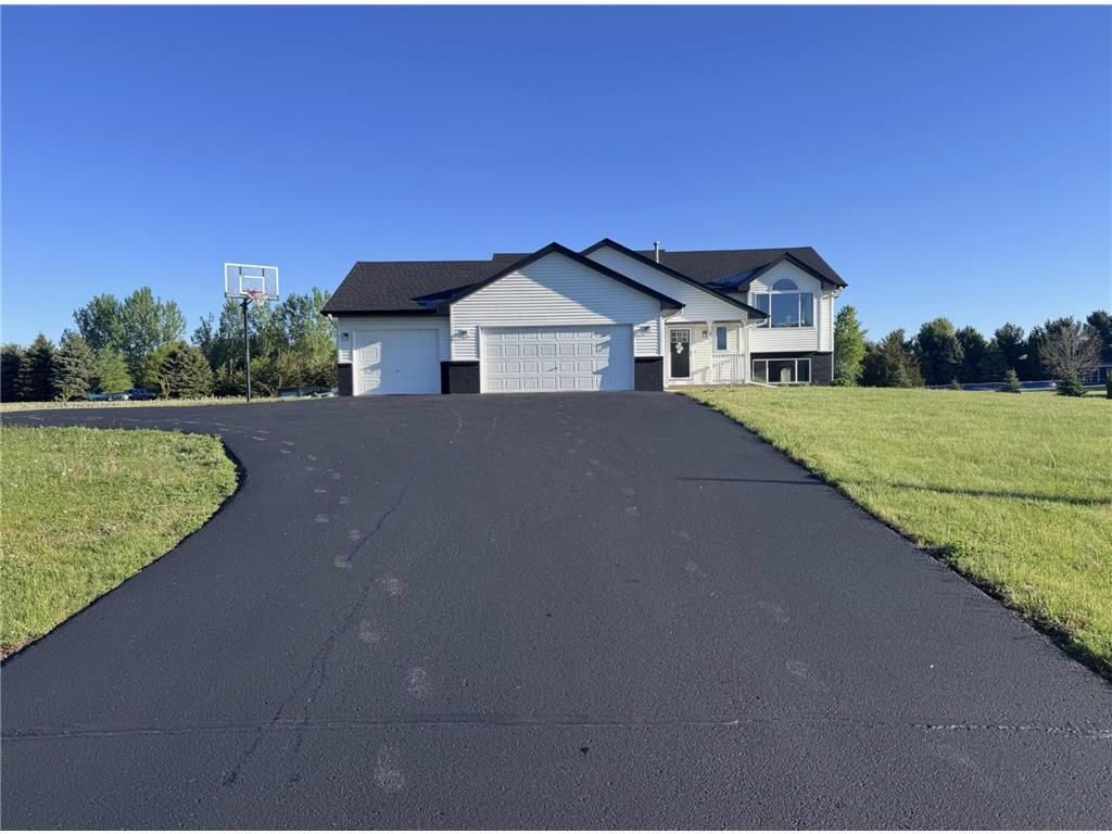Photo of 672 Laurie LANE, Hudson, WI 54016 (MLS # 7077435)
