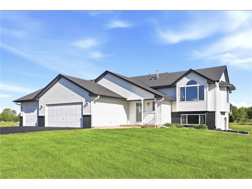 Photo of 672 Laurie LANE, Hudson, WI 54016 (MLS # 7077435)