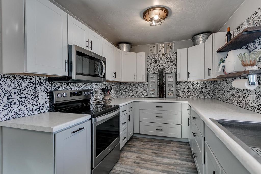 Photo of 629 Belmont COURT, Neenah, WI 54956 (MLS # 50320389)