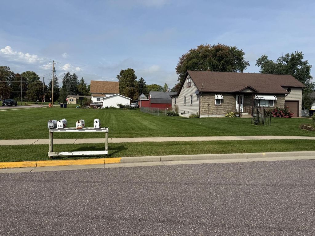 Photo of 813 Hickory St, Mauston, WI 53948 (MLS # 1936366)