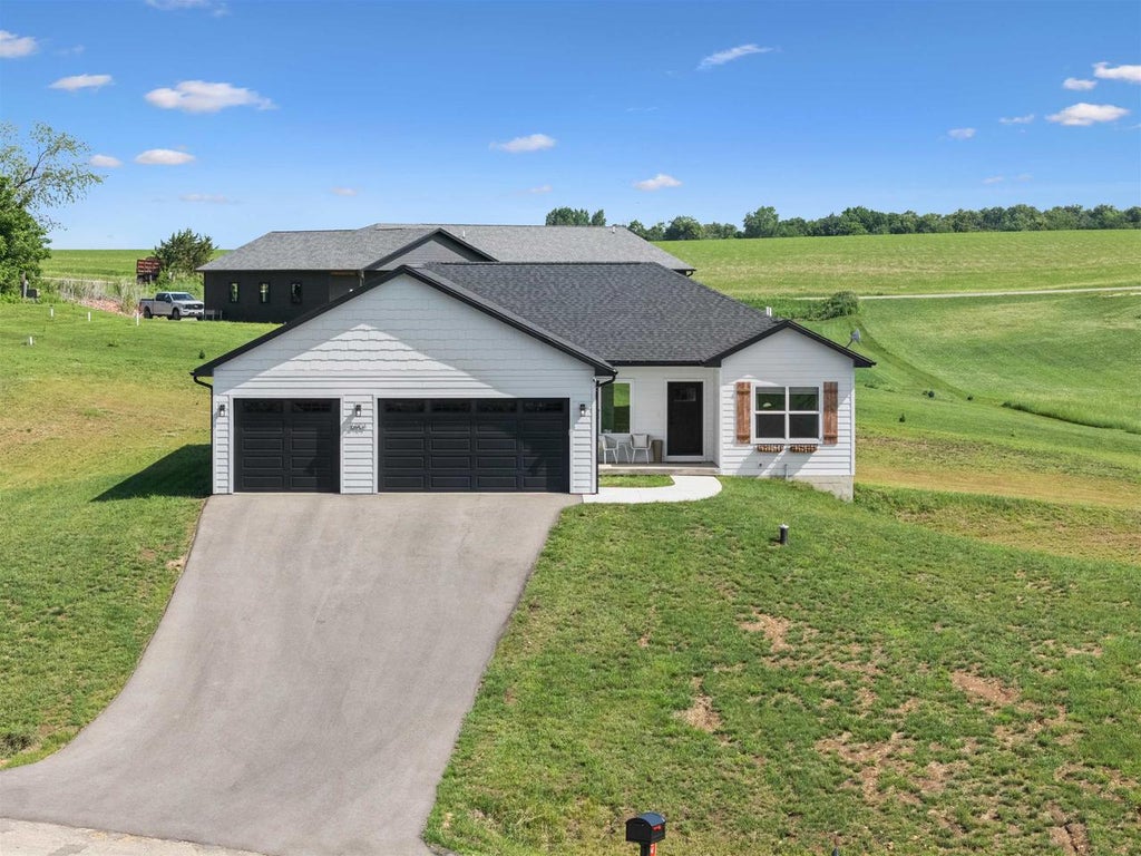 Photo of 6904 Dreamer COURT, Platteville, WI 53818 (MLS # 2025893)