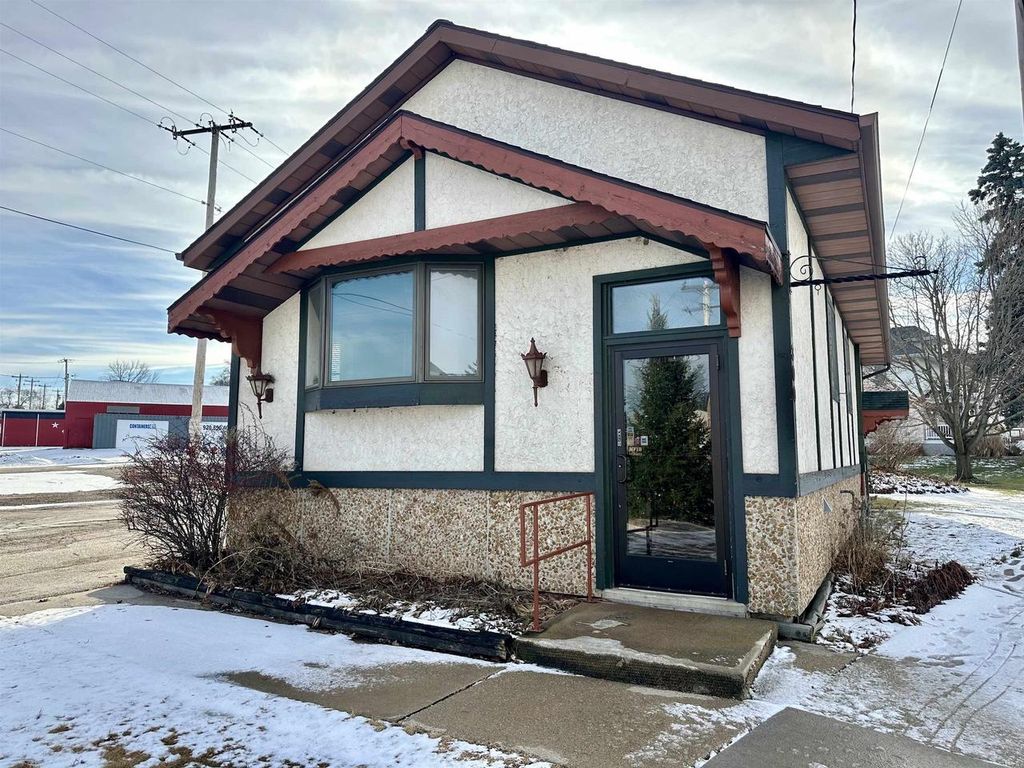 Photo of 300 Fond du Lac STREET, Mount Calvary, WI 53057 (MLS # 50320516)