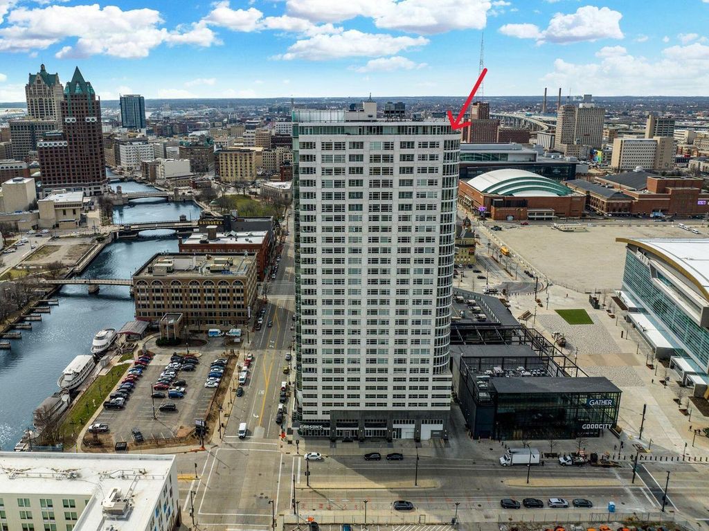 Photo of 1141 N Martin L King Jr DRIVE #3002, Milwaukee, WI 53203 (MLS # 1947398)