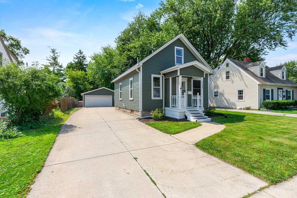 Photo of 1129 Reed STREET, Green Bay, WI 54303 (MLS # 50331089)