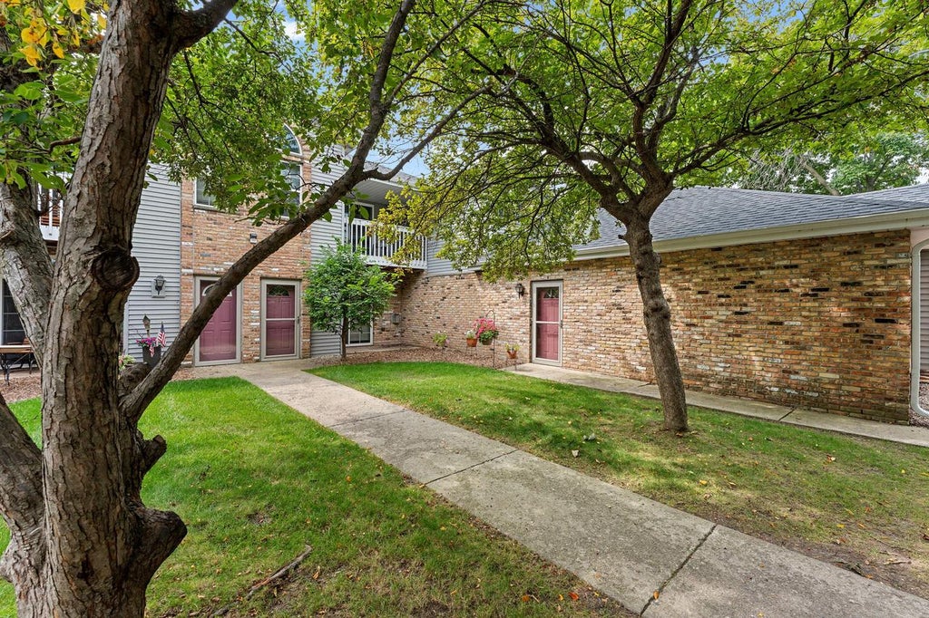 Photo of 180 W Oak Leaf DRIVE #8, Oak Creek, WI 53154 (MLS # 1977877)