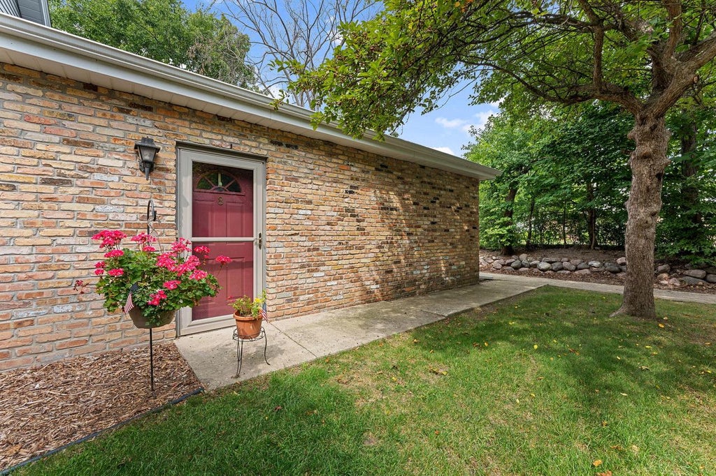 Photo of 180 W Oak Leaf DRIVE #8, Oak Creek, WI 53154 (MLS # 1977877)