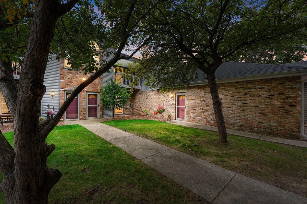 Photo of 180 W Oak Leaf DRIVE #8, Oak Creek, WI 53154 (MLS # 1977877)