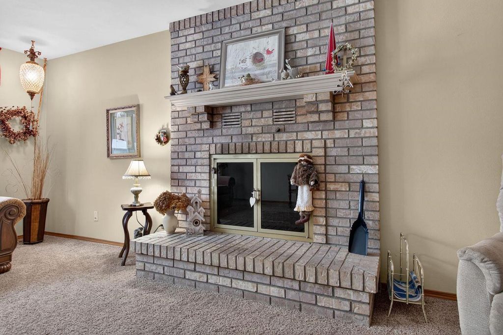 Photo of 2516 W Sunnyview CIRCLE, Appleton, WI 54914 (MLS # 50319328)