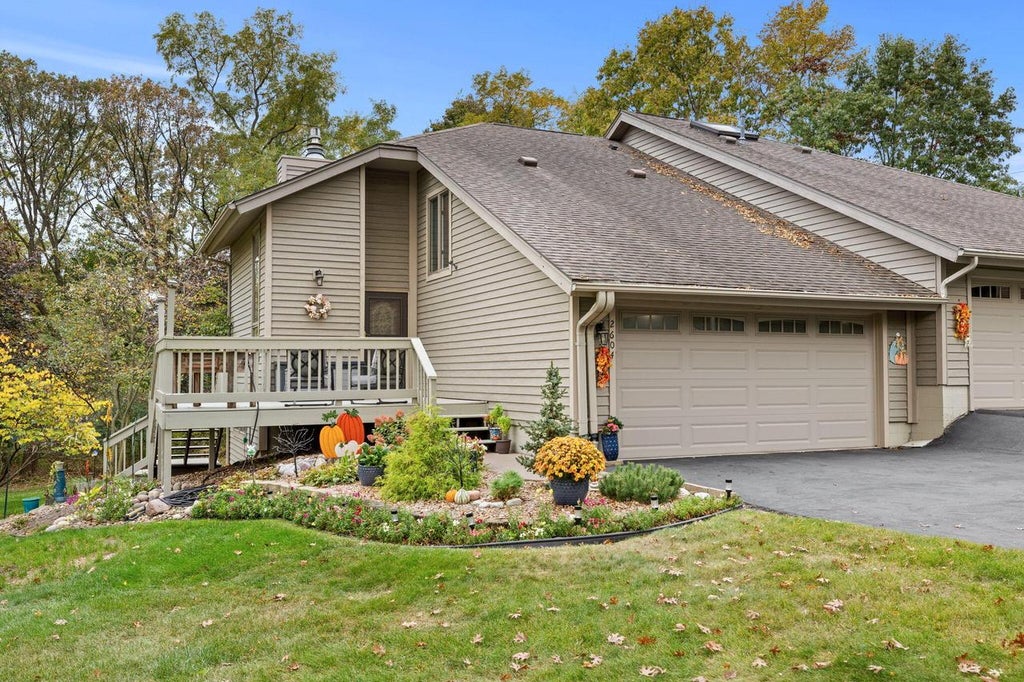 Photo of 2604 East AVENUE N AVENUE N, Onalaska, WI 54650 (MLS # 1985031)