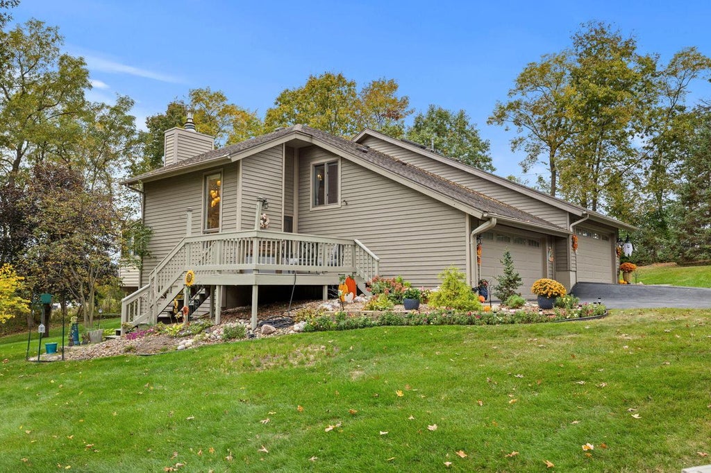 Photo of 2604 East AVENUE N AVENUE N, Onalaska, WI 54650 (MLS # 1985031)