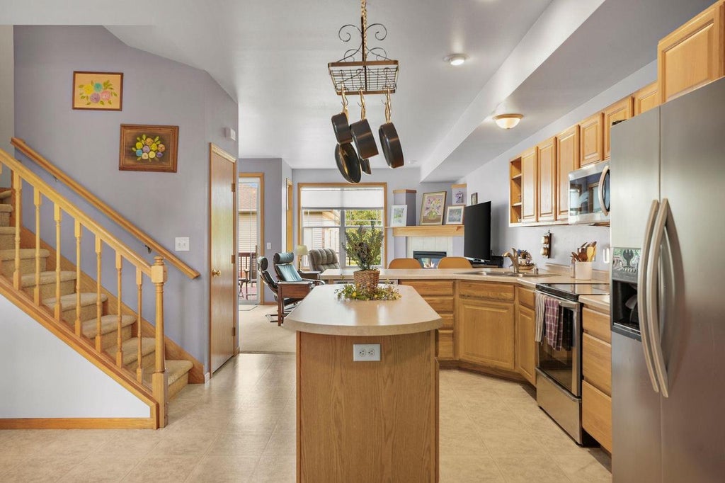 Photo of 242 Meadowside DRIVE, Verona, WI 53593 (MLS # 2032404)