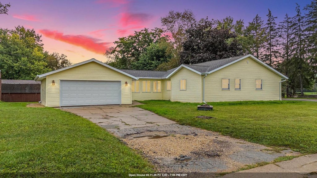 Photo of 1004 Werner Allen ROAD, New London, WI 54961 (MLS # 50332372)