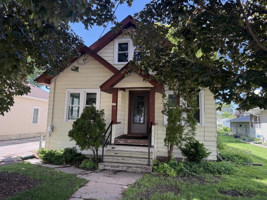 Photo of 117 23rd AVENUE, Oshkosh, WI 54902 (MLS # 50328120)
