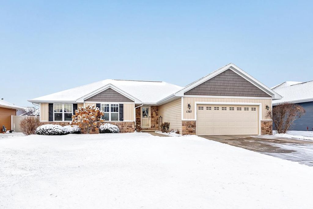 Photo of 1367 Navigator WAY, De Pere, WI 54115 (MLS # 50319504)