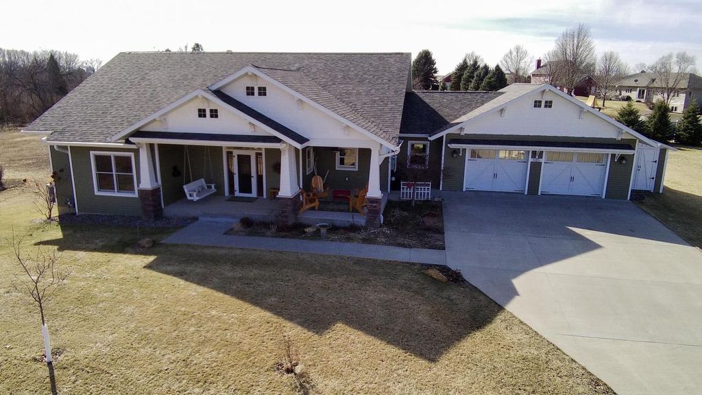 Photo of 985 Calhoun DRIVE, Platteville, WI 53818 (MLS # 2016986)