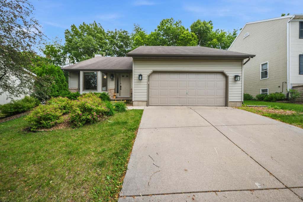 Photo of 3509 Cosgrove DRIVE, Madison, WI 53719 (MLS # 1966222)