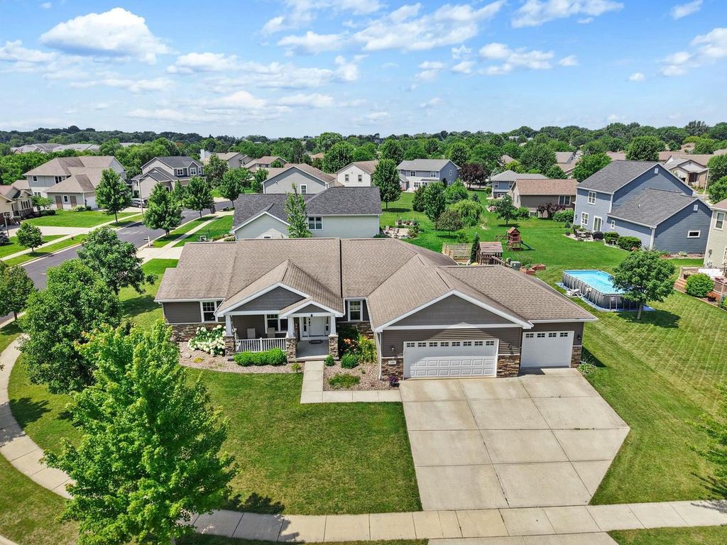 Photo of 100 Farwell DRIVE, Cottage Grove, WI 53527 (MLS # 2027481)