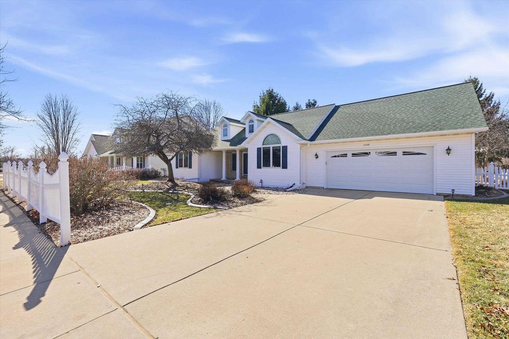 Photo of 2336 Hopf LANE, De Pere, WI 54115 (MLS # 50322252)