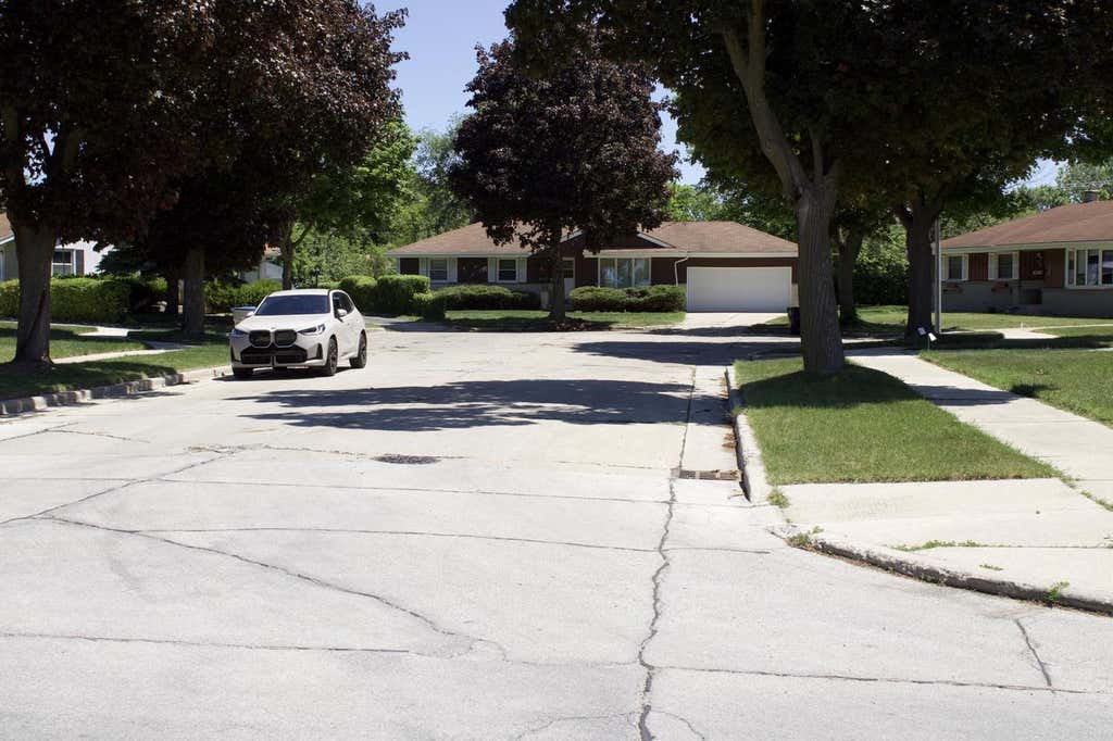 Photo of 6650 W Clovernook COURT, Milwaukee, WI 53223 (MLS # 1966475)