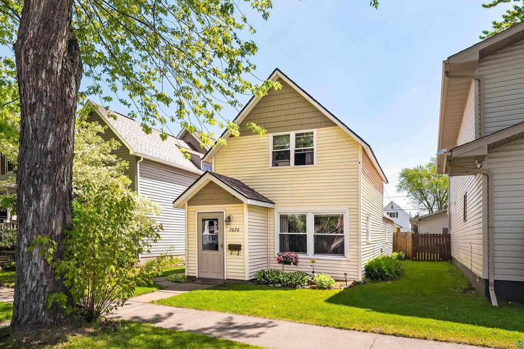 Photo of 2020 Ohio AVENUE, Superior, WI 54880 (MLS # 6126332)