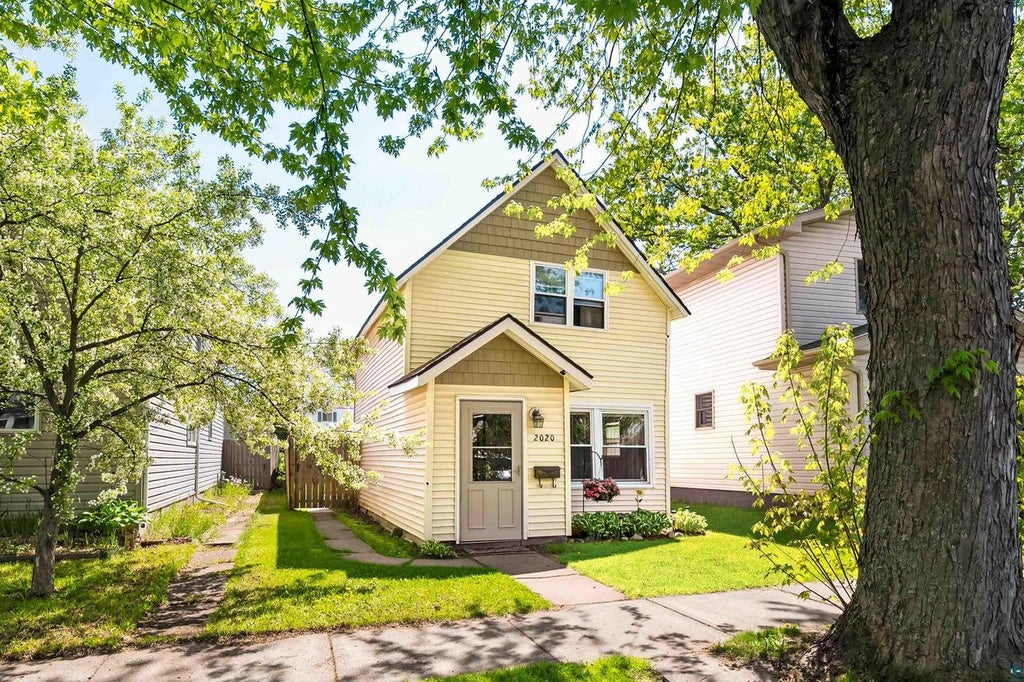 Photo of 2020 Ohio AVENUE, Superior, WI 54880 (MLS # 6126332)
