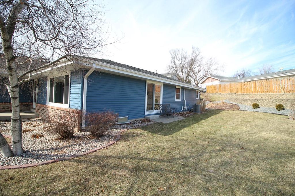 Photo of 9830 W Plainfield AVENUE, Greenfield, WI 53228 (MLS # 1952016)