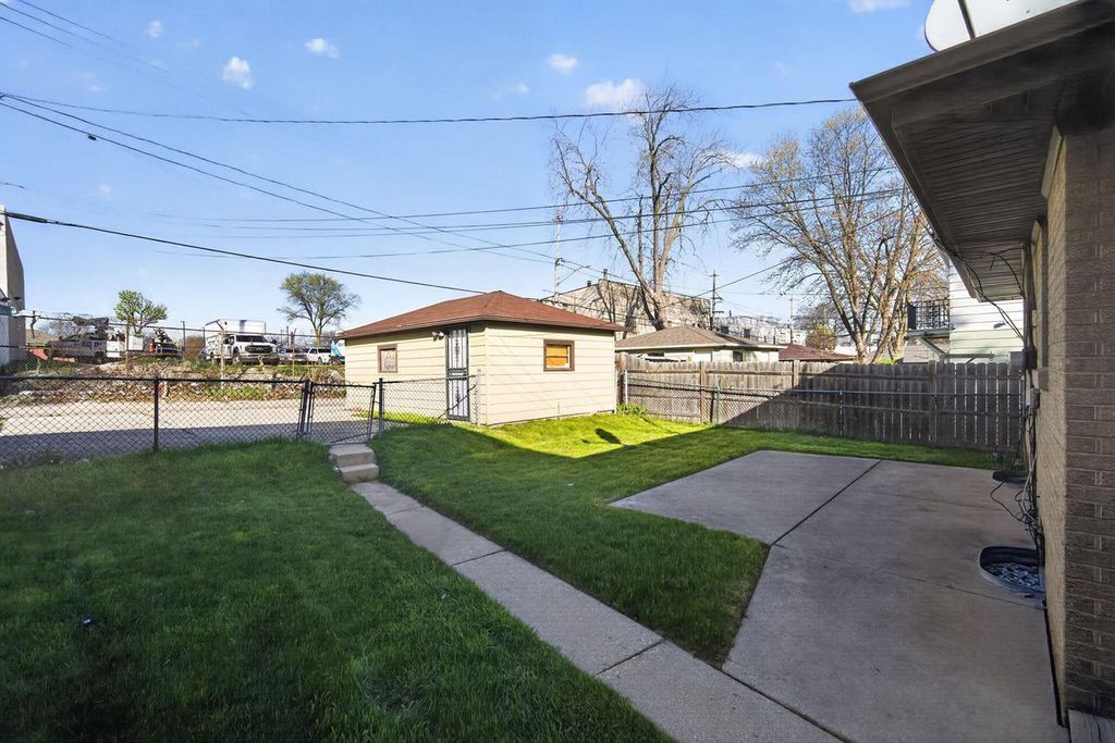 Photo of 7471 W Beckett AVENUE, Milwaukee, WI 53216 (MLS # 1959027)