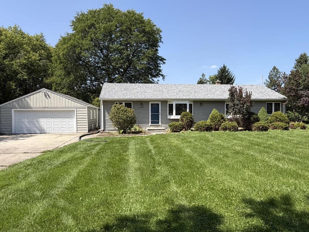 Photo of 7315 S 48th STREET, Franklin, WI 53132 (MLS # 1981770)