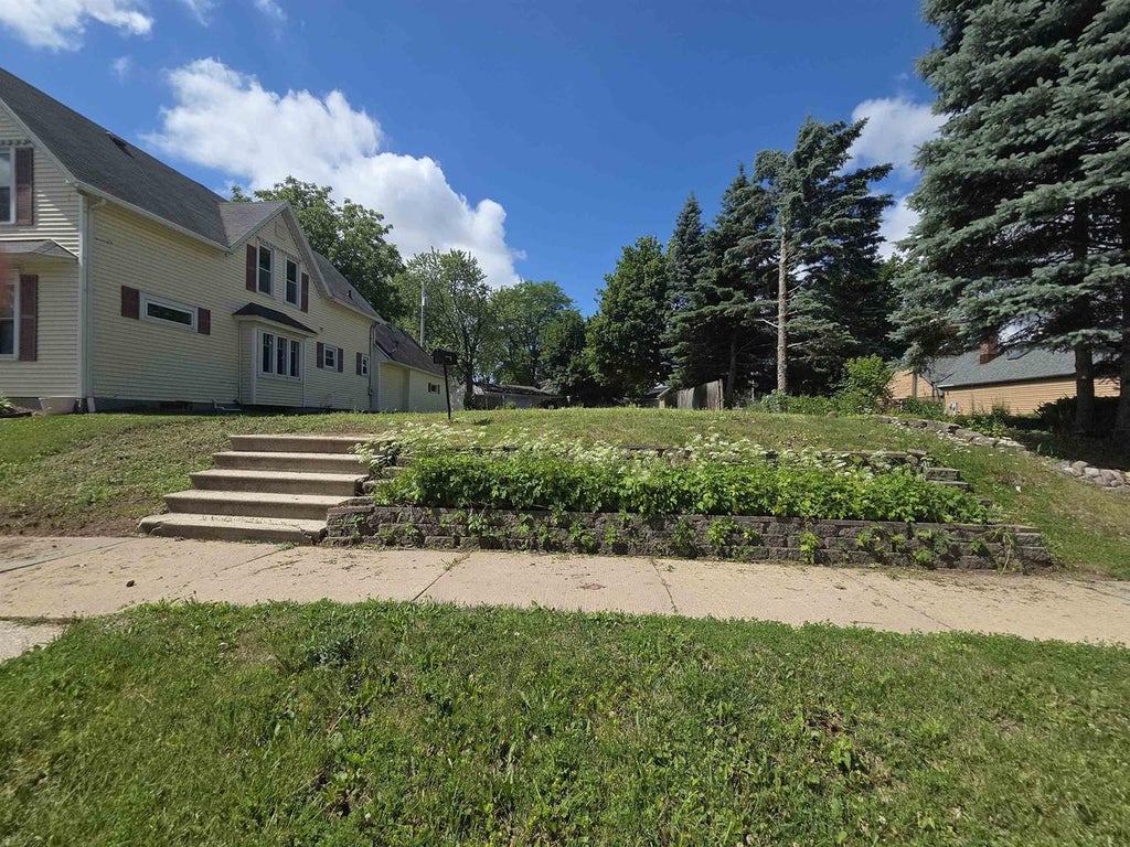Photo of 105 W 5th STREET, Kaukauna, WI 54130 (MLS # 50327922)