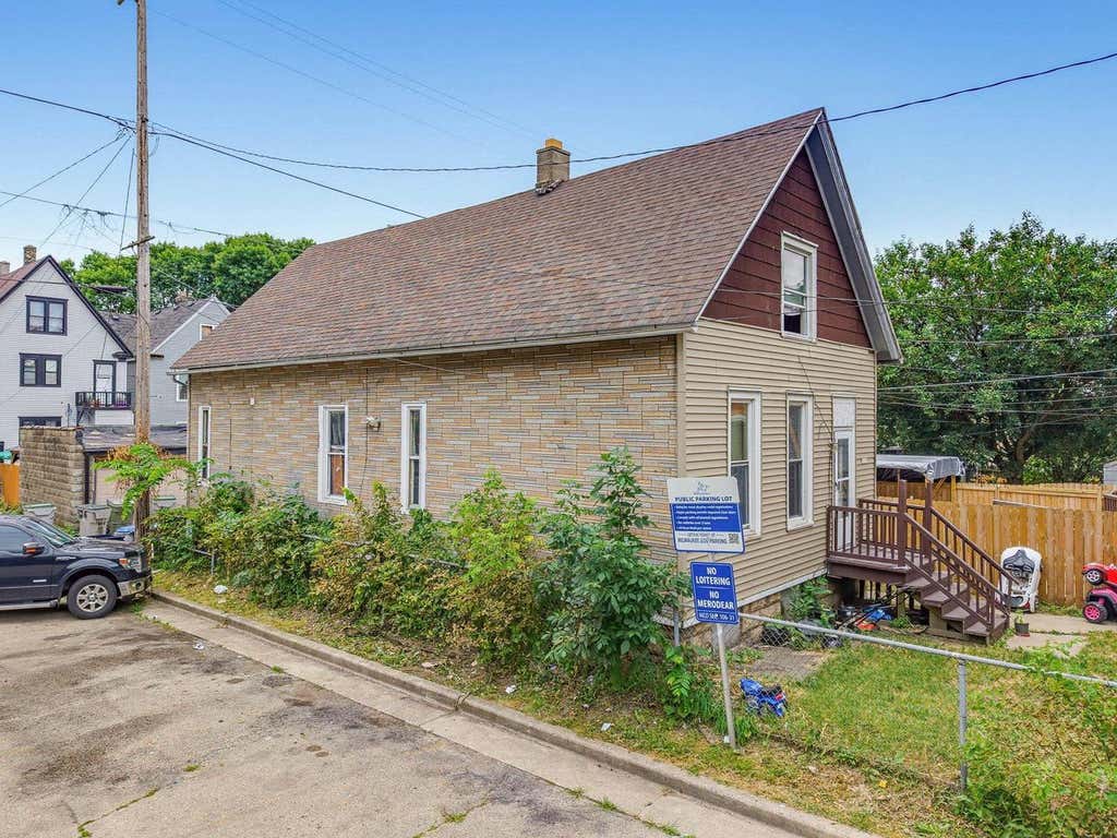 Photo of 1108 S 20th STREET, Milwaukee, WI 53204 (MLS # 2029288)