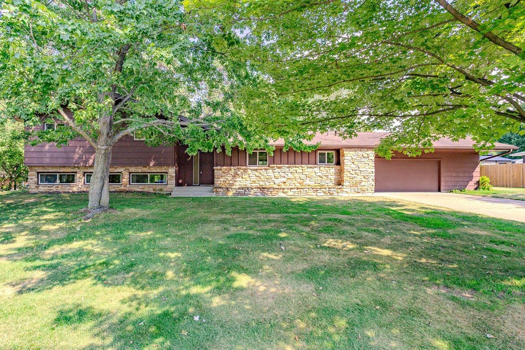 Photo of 703 Urban STREET, Rothschild, WI 54474 (MLS # 22604040)