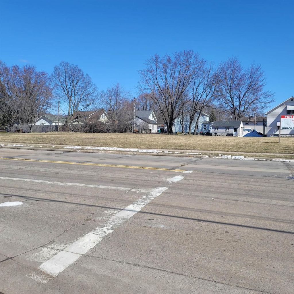 Photo of 1640 W Grand AVENUE, Wisconsin Rapids, WI 54495 (MLS # 22601111)