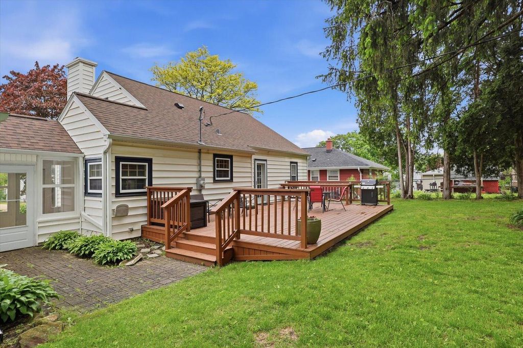 Photo of 1311 Garfield AVENUE, Waukesha, WI 53186 (MLS # 1963307)