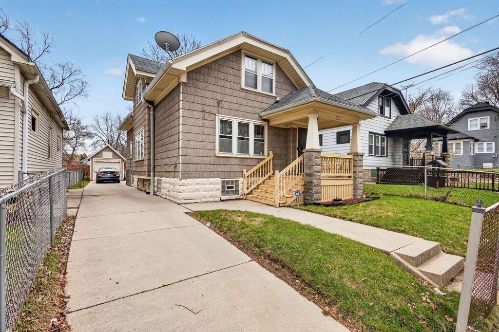 Photo of 127 W Ring STREET, Milwaukee, WI 53212 (MLS # 1962569)