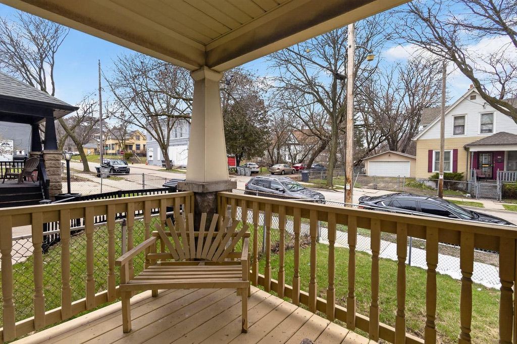 Photo of 127 W Ring STREET, Milwaukee, WI 53212 (MLS # 1962569)