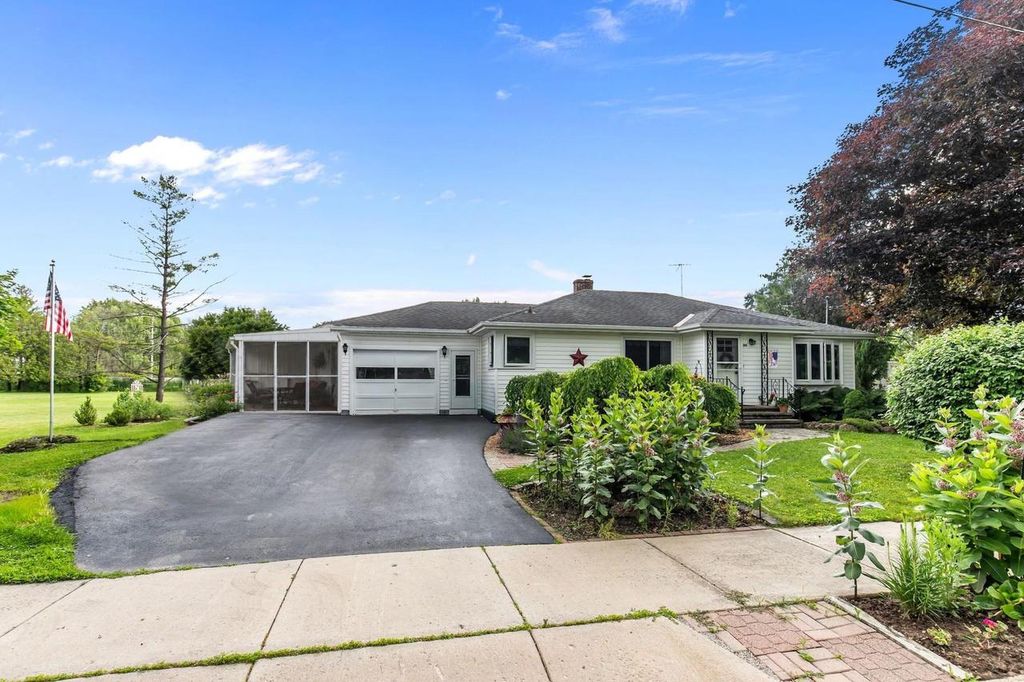 Photo of 304 E Mary STREET, Black Creek, WI 54106 (MLS # 50328213)