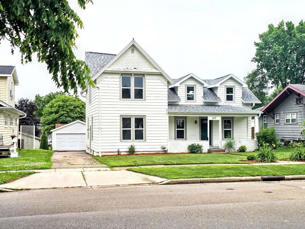 Photo of 417 W Beacon AVENUE, New London, WI 54961 (MLS # 50328468)