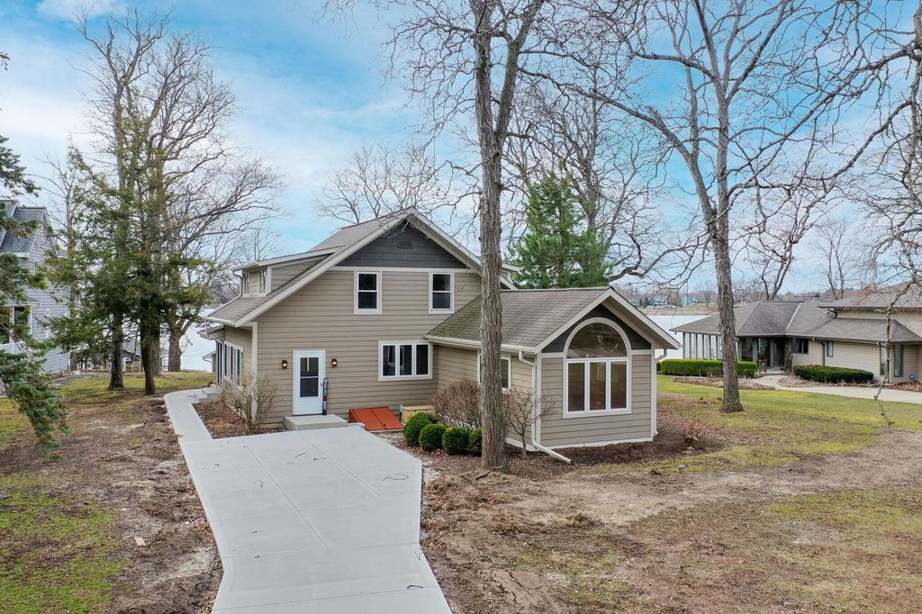 Photo of S106W20597 N Shore DRIVE, Muskego, WI 53150 (MLS # 1956769)