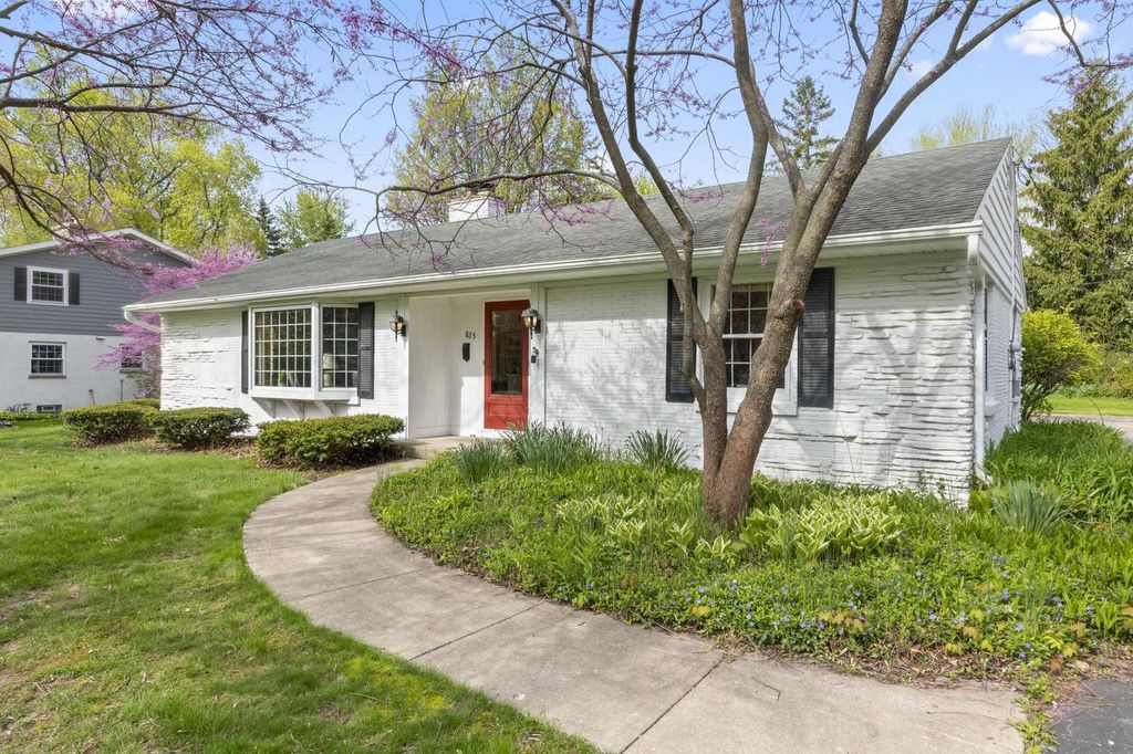 Photo of 825 Kurtis DRIVE, Elm Grove, WI 53122 (MLS # 1961640)