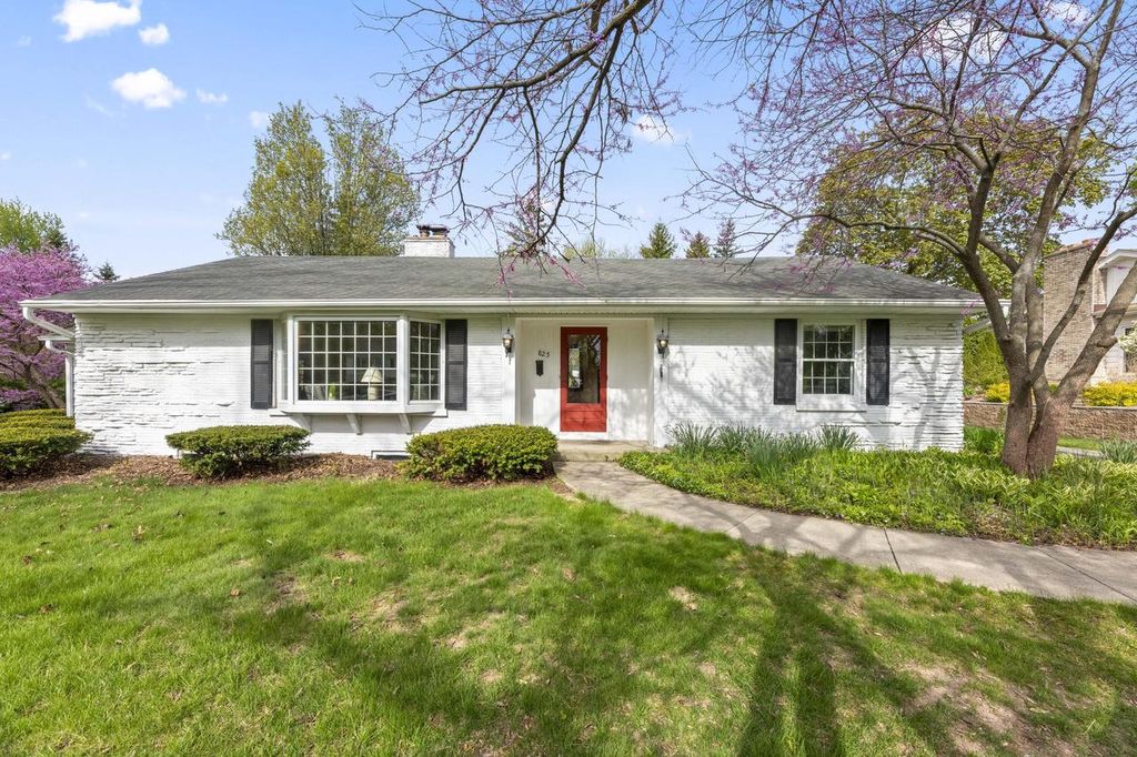 Photo of 825 Kurtis DRIVE, Elm Grove, WI 53122 (MLS # 1961640)