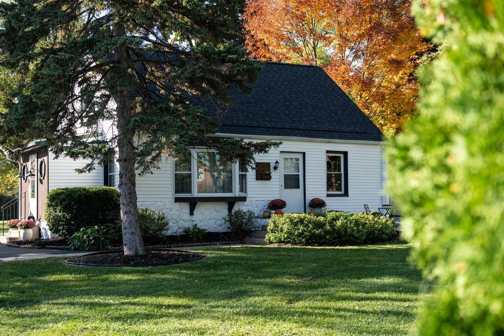 Photo of 215 E Forest Hill AVENUE, Oak Creek, WI 53154 (MLS # 1984973)