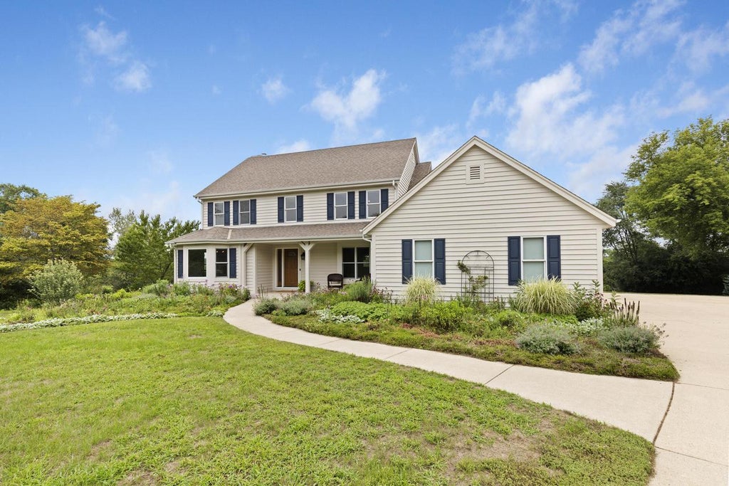 Photo of W248S6006 Deerfield CIRCLE, Waukesha, WI 53189 (MLS # 1976168)