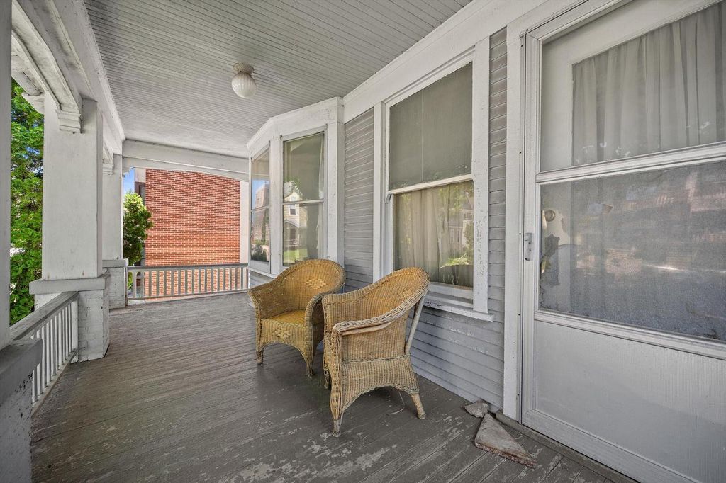 Photo of 2413 E Belleview PLACE, Milwaukee, WI 53211 (MLS # 1969069)