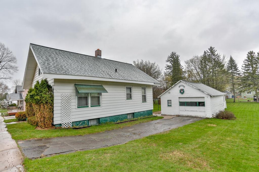 Photo of 826 Park AVENUE, Wausau, WI 54403 (MLS # 22601718)