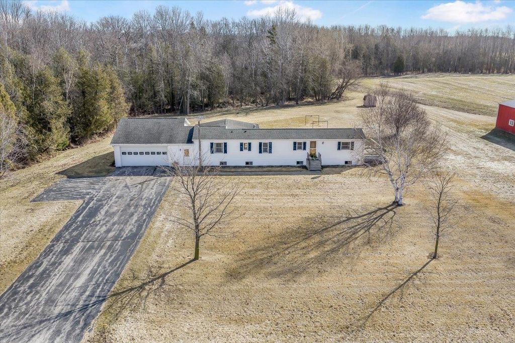Photo of N6810 County Road D, Algoma, WI 54201 (MLS # 50322041)