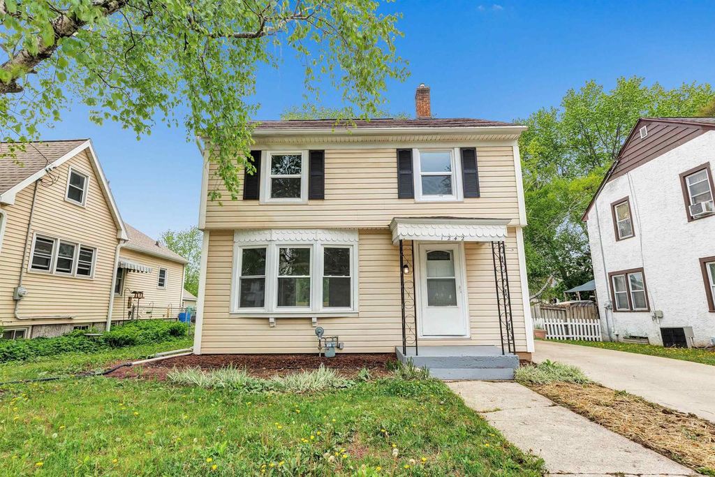 Photo of 1242 Shawano AVENUE, Green Bay, WI 54303 (MLS # 50326125)
