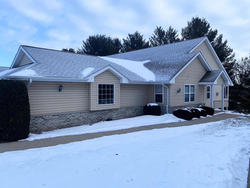 Photo of 122 Summit COURT #2502, Columbus, WI 53925 (MLS # 2014016)